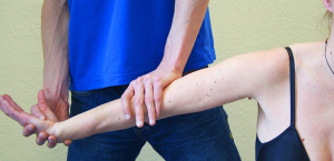 Fedezze fel Cyriax &quot;önfenntartó gyulladás&quot; elméletének mai tudományos érvényességét! Könnyen érthető magyarázatokkal, hétköznapi példákkal, modern kutatásokkal és praktikus tanácsokkal várjuk mozgásszervi problémák esetén.